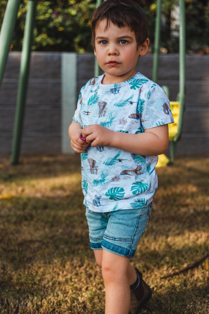 AROUND THE WORLD TEE